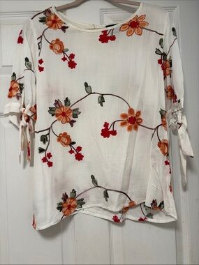 White Floral Embroidered Tie-Sleeve Tunic